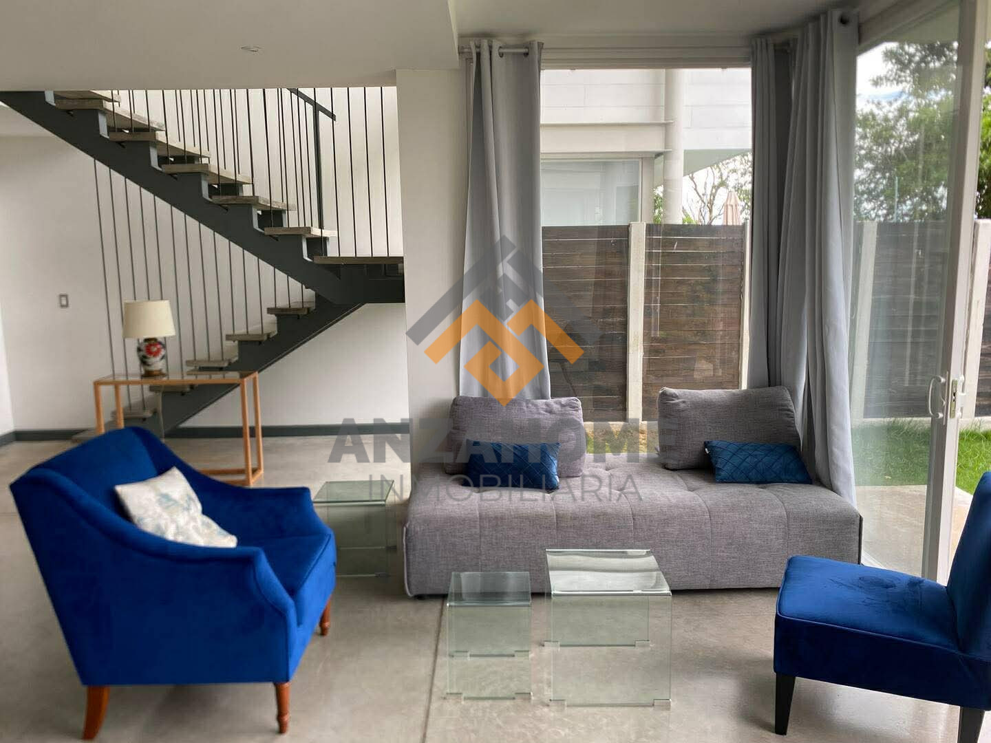 received_4394809050841365